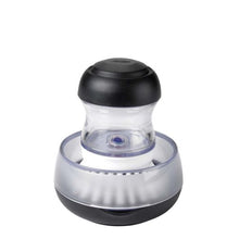 OXO CEPILLO CON DISPENSADOR Y TAPA