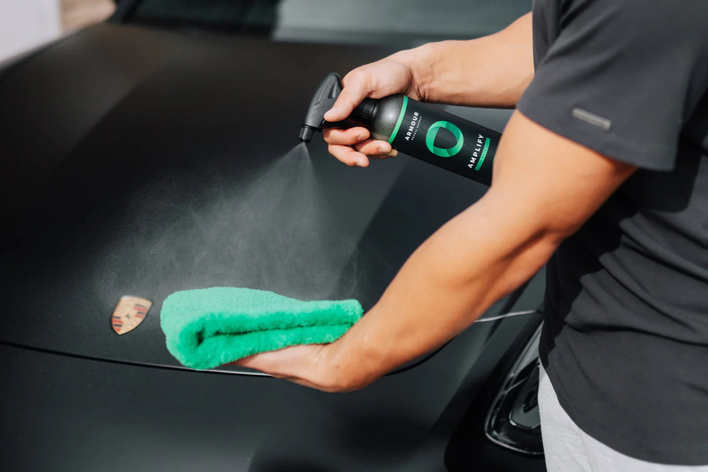 ARMOUR AMPLIFY 473ml - Spray de detalhe