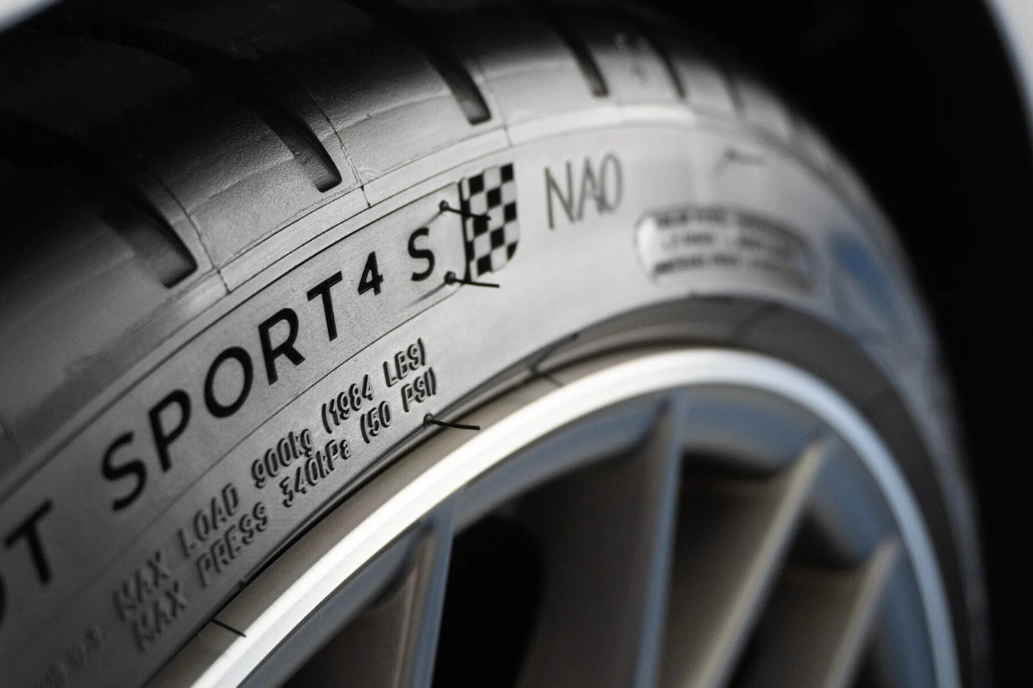 ARMOUR TIRE+ 473ml - Condicionador de Pneus